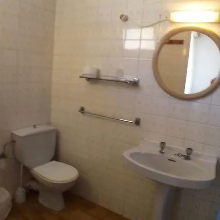 Pineda Πανσιόν 2*